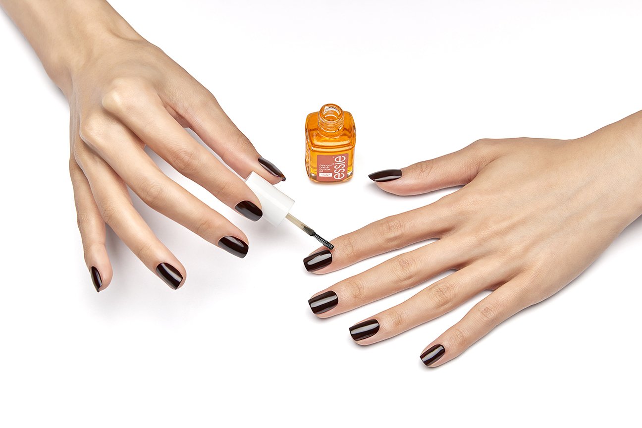 nail strengthener oil from essie's cuticle care range