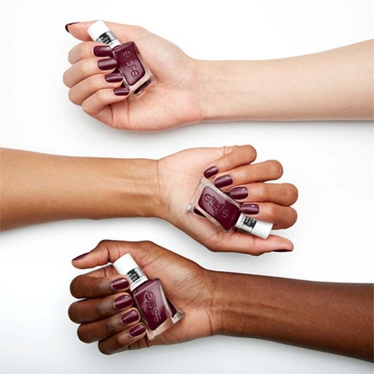 model clicks-longwear-longwear-03-Essie